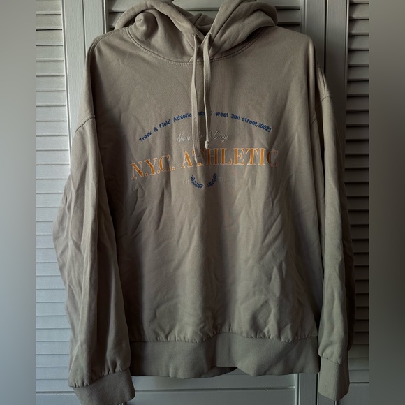 H&M NYC athletic hoodie - Picture 2 of 3